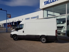 Van like new IVECO Daily 35S13A8V of 12m3, automatic gearbox Hi Matic, year 2015 with 1.300km,