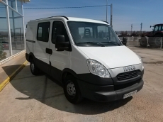 Used Van IVECO Daily 35S13SV Family of 7m3, for 6 people, year 2013 with 74.659km.