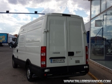 Used Van IVECO Daily 35S13V of 12m3, year 2011, with 56.014km.