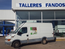 Used Van IVECO Daily 35S13V of 12m3, year 2001, with 322.115km.