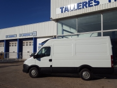 Used Van IVECO Daily 35S13V of 12m3, year 2013, with 63.577km.