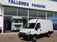 Used Van IVECO Daily 35S13V of 12m3, year 2011, with 161.856km.