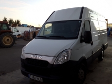 Used Van IVECO Daily 35S13V of 12m3, year 2012, with 146.263km.