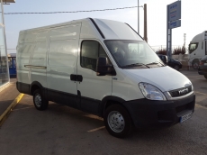 Used Van IVECO Daily 35S13V of 12m3, year 2011, with 151.834km.