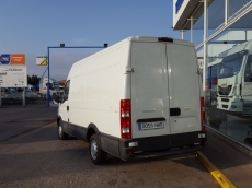 Furgón de ocasión IVECO Daily 35S13V de 12m3, del año 2011, con 151.834km,