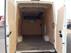 Furgón de ocasión IVECO Daily 35S13V de 12m3, del año 2011, con 151.834km,