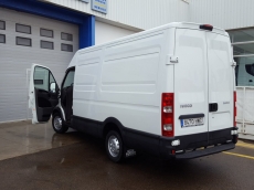 Used Van IVECO Daily 35S13V of 12m3, year 2014, with 73.077km.
