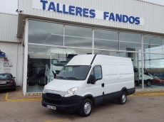 Used Van IVECO Daily 35S13V of 12m3, year 2014, with 76.524km.
