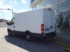 Used Van IVECO Daily 35S13V of 12m3, year 2011, with 151.634km.