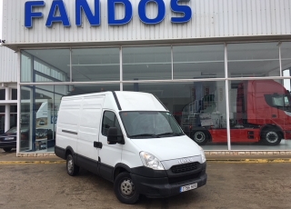 Used Van IVECO Daily 35S13V of 12m3, year 2014, with 159.040km.