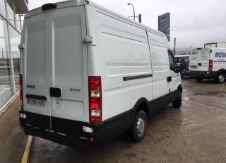 Used Van IVECO Daily 35S13V of 12m3, year 2014, with 159.040km.