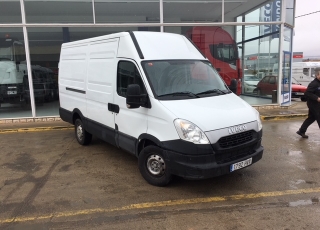 Furgón de ocasión IVECO Daily 35S13V de 12m3, del año 2014, con 184.232km, revisada y con 6 meses de garantía de cadena cinemática.