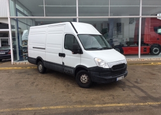 Used Van IVECO Daily 35S13V of 12m3, year 2013, with 127.300km.