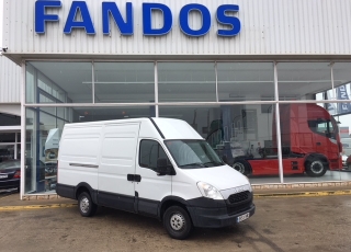 Used Van IVECO Daily 35S13V of 12m3, year 2014, with 140.961km.