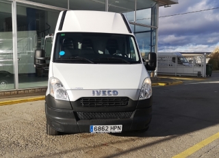 Furgón de ocasión IVECO Daily 35S13V de 12m3, del año 2013, con 176.966km, revisada y con 6 meses de garantía de cadena cinemática.