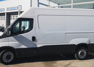 Used Van IVECO Daily 35S13V of 12m3, year 2015, with 135.252km.