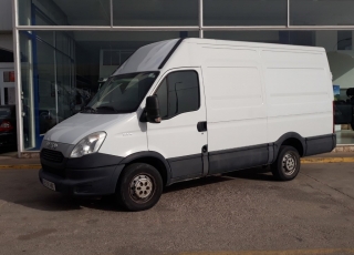 Used Van IVECO Daily 35S13V of 12m3, year 2014, with 174.341km.