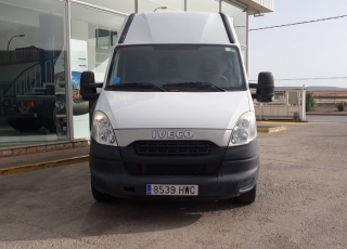 Used Van IVECO Daily 35S13V of 12m3, year 2014, with 174.341km.