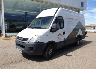 Used Van IVECO Daily 35S13V of 12m3, year 2011, with 189.619km.