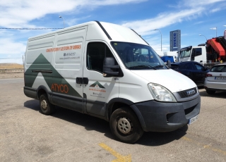 Used Van IVECO Daily 35S13V of 12m3, year 2011, with 189.619km.