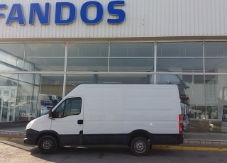 Used Van IVECO Daily 35S13V of 12m3, year 2014, with 154.874km.