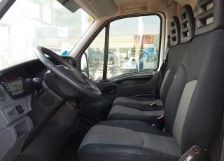 Used Van IVECO Daily 35S13V of 12m3, year 2014, with 154.874km.