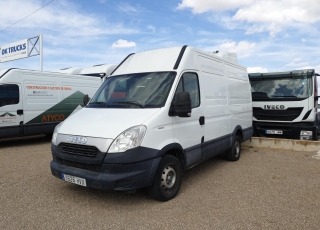 Used Van IVECO Daily 35S13V of 12m3, year 2014, with 256.000km.