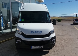 Used Van IVECO Daily 35S13V of 12m3, year 2015, with 110.292km.