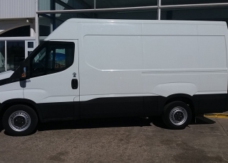Used Van IVECO Daily 35S13V of 12m3, year 2015, with 110.292km.