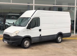 Used Van IVECO Daily 35S13V of 12m3, year 2013, with 249.100km.