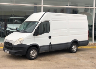 Furgón de ocasión IVECO Daily 35S13V de 12m3, del año 2013, con 249.100km, revisada.