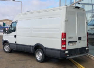 Used Van IVECO Daily 35S13V of 12m3, year 2014, with 162.279km.