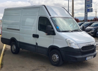 Used Van IVECO Daily 35S13V of 12m3, year 2014, with 217.000km.