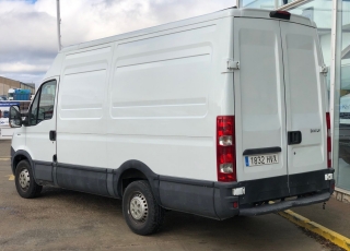 Used Van IVECO Daily 35S13V of 12m3, year 2014, with 217.000km.