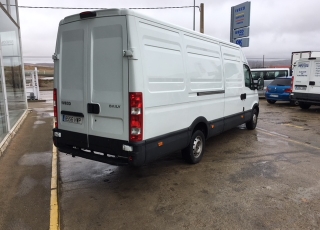 Used Van IVECO Daily 35S13V of 15m3, year 2014, with 195.080km.
