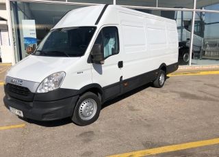 Used Van IVECO Daily 35S13V of 15m3, year 2014, with 211.765km.