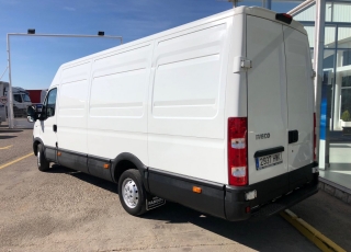 Used Van IVECO Daily 35S13V of 15m3, year 2014, with 211.765km.