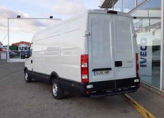 Used Van IVECO Daily 35S13V of 15m3, year 2014, with 201.458km.