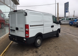 Used Van IVECO Daily 35S13V of 7m3, year 2013 with 195.542km.