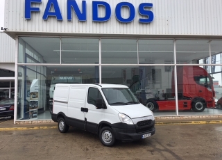 Furgoneta IVECO Daily 35S13V de 7m3, del año 2013 con 183.940km, con  6 meses de garantía de cadena cinemática.