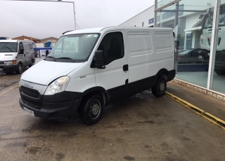 Furgoneta IVECO Daily 35S13V de 7m3, del año 2013 con 183.940km, con  6 meses de garantía de cadena cinemática.