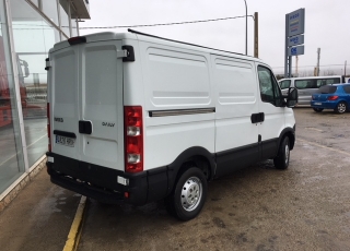 Furgoneta IVECO Daily 35S13V de 7m3, del año 2013 con 183.940km, con  6 meses de garantía de cadena cinemática.