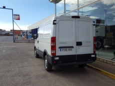 Used Van IVECO Daily 35S13V of 7m3, year 2013 with 104.970km.