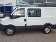 Used Van IVECO Daily 35S13SV family of 6 seats, year 2011 with 127.777km.