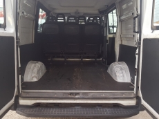 Furgoneta IVECO Daily 35S13SV family, de 6 plazas, del año 2011 con 127.777km.