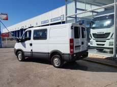 Used Van IVECO Daily 35S13SV family of 6 seats, year 2011 with 91.012km.