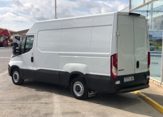 Used Van IVECO Daily 35S13V of 12m3, year 2014, with 160.815km.