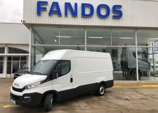 Used Van IVECO Daily 35S13V of 12m3, year 2015, with 125.384km.