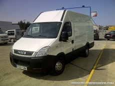 Used van IVECO 35S13V of 12 m3, year 2010, 56.281km.