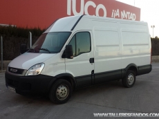 Used van IVECO 35S13V of 12m3, year 2011, 50.055km.